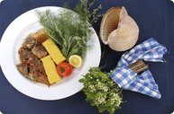 Spezialitäten: Scampi alla Buzzara None Giovaninne / Risotto mit Scampi / Lamm zubereitet nach Ihren Wünschen / Kalmare aus dem Backofen „Nicoletto Martinolich“.