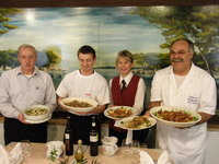 Spezialitäten: Eierspeise mit getrocknetem Schaffleisch “Udić” und Spargel / Lammkutteln / Gebratene Zahnbrasse mit Orange “Ottavio Martinolić” / Blattwulst mit Fleisch von St. Jakobs Käppchen in Zucchinicreme / Jungrindsteak mit Pinienkern / Pfannkuchen “Poljana” / Schafskäse mit trockenen Feigenkugeln.