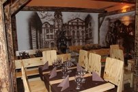 Im gemütlichen und angenehmen Interieur der Konoba Arlecchino werden täglich drei verschiedene Jausen angeboten, wenn Sie mehr probieren möchten stehen Ihnen zahlreiche À la carte-Speisen zur Auswahl.
