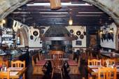 The varied cuisine in Tarsa is based on homemade dishes that are often prepared according to their own recipies with lots of imagination. Dishes are prepared under the baking lid and include boiled lamb, homemade gnocchi with venison and 