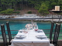 Restaurant with a long tradition of good cuisine, such as seafood and island specialties. The restaurant is situated on the beach with a summer covered terrace by the sea. A special experience is to watch the sunset from the terrace of the restaurant... Specialities: sea bass with lemon 
