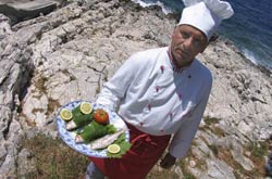 Situato vicino ad una delle più belle spiaggie di Lussinpiccolo, con la terrazza estiva grande, buffet Borik offre piatti alla griglia, menu giornaliero, piatto di pesce, diversi tipi di gelato. Lunedì e venerdì si può ballare con la musica.