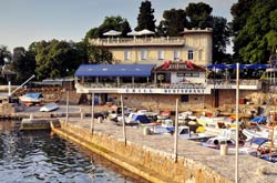 
<p>Specialità di mare e specialità della casa a base di frutti di mare</p>