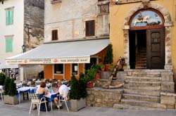
<p>Specialità di mare, ricca offerta di specialità di carne</p>
