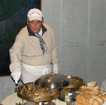 Specialità: Agnello isolano “Panino” / Polipo sotto la “peka” – campana - con patate / Pesce al forno con patate e verdura / Calamari dell’ Adriatico in forno con patate / Bistecca di carne al forno con patate / Filetto di pesce con patate e vino cotti al forno con spezie dell isola di Ilovik (San Pietro dei Nembi).