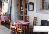Konoba na samoj obali mora pored gradske place, nudi pravu domaću kuhinju. Izdvajamo maneštre, juhe, mesna jela, i naravno, ribu.